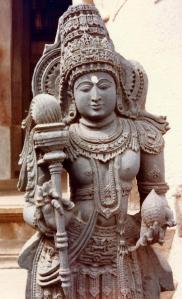 statue_at_foot_of_Bahubali_1